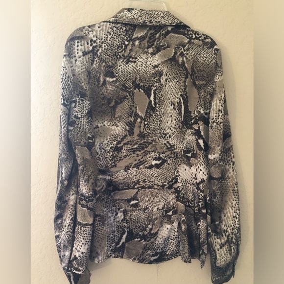 Snake skin print button down top - Picture 6 of 7